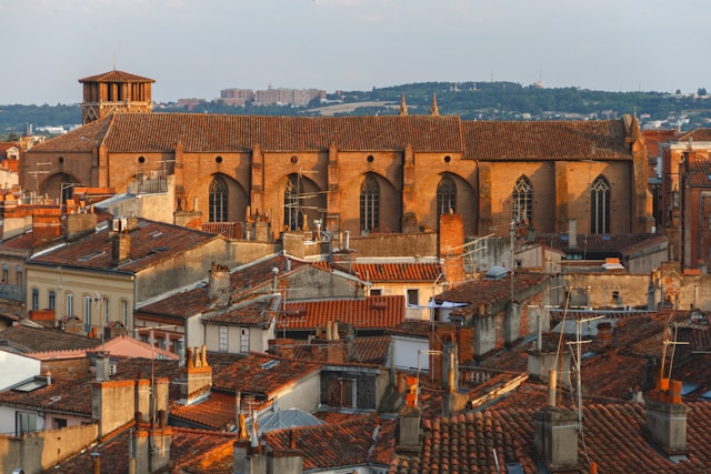 Où passer une nuit inoubliable dans un hébergement insolite à Toulouse ?