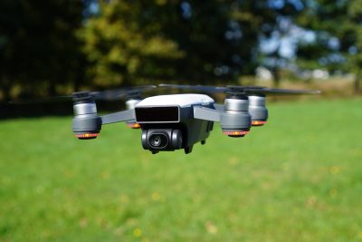 Filmer son mariage d'en haut : l'art du drone pour un souvenir inoubliable